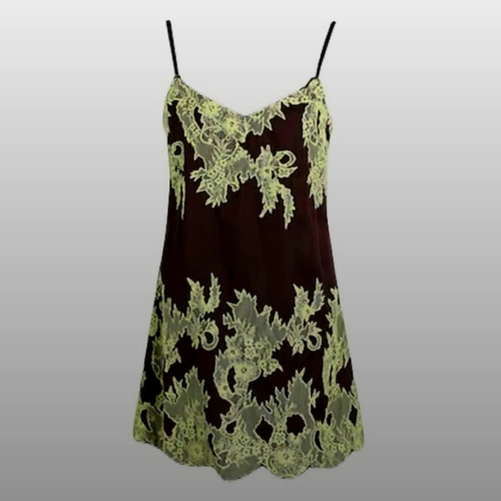 Elegant Black and Cream Lace Dress